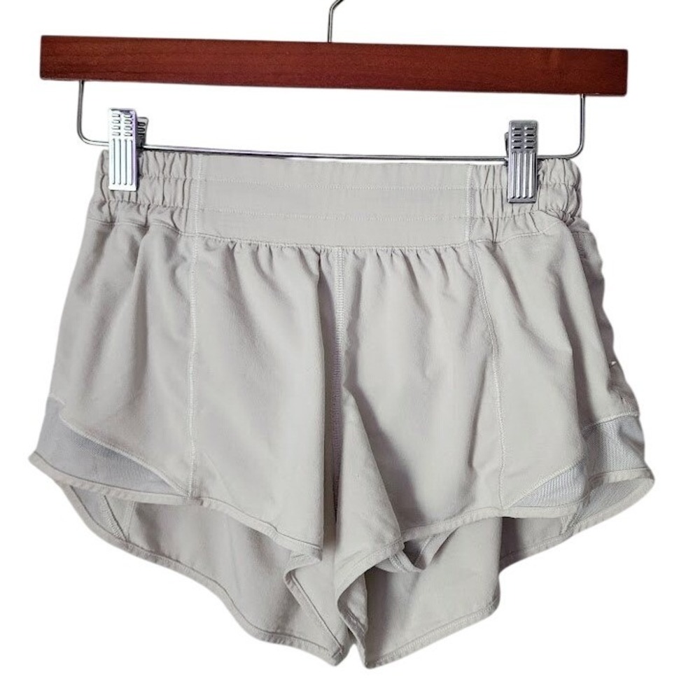 LULULEMON Hotty Hot Shorts Oatmeal Athletic Running sporty clean girl size 4